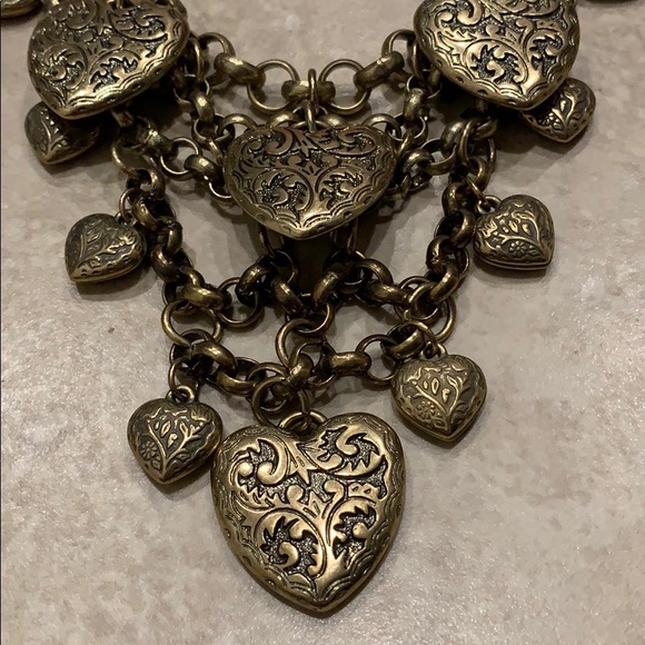Gold heart statement necklace - Picture 2 of 4